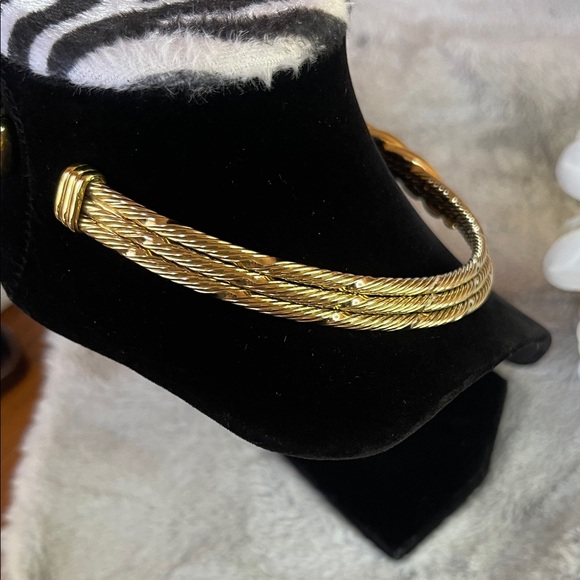 Luxurious Gold Twisted Necklace - Picture 5 of 6